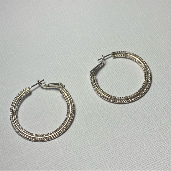 💥3 for $25💥 Vintage Silver Tone Ribbed Hoop Earrings